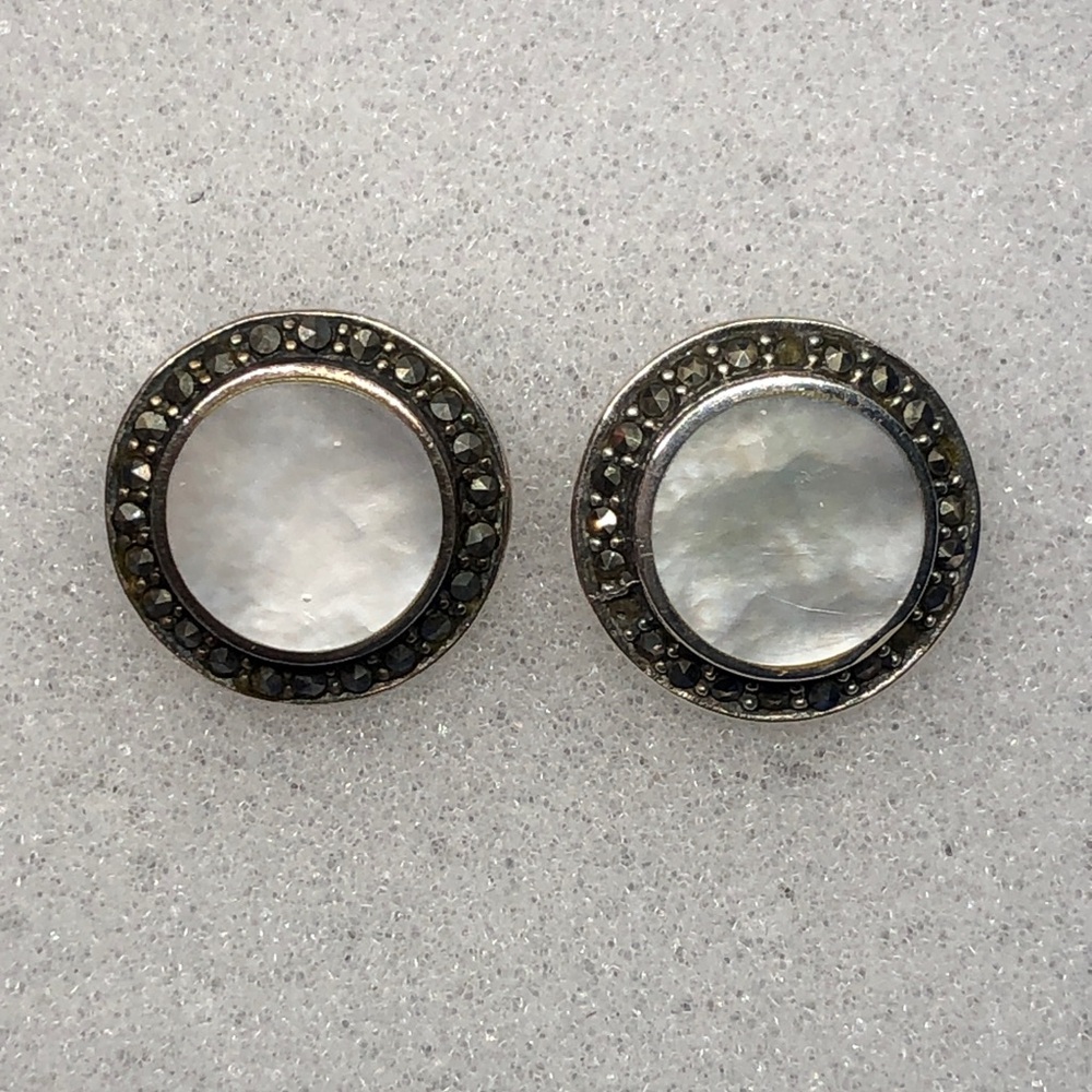 Vintage Art Deco Sterling Silver Mother of Pearl Marcasite Earrings - Picture 6 of 7